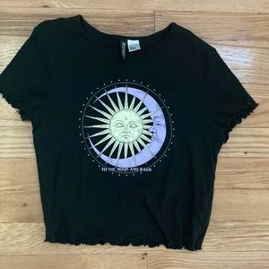 To the moon and back top in new condition